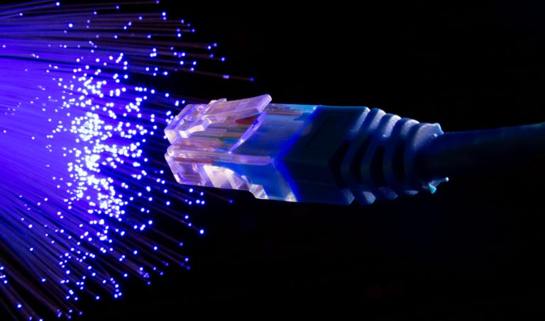 Vantagens da Rede LAN Interna de Fibra Óptica POL